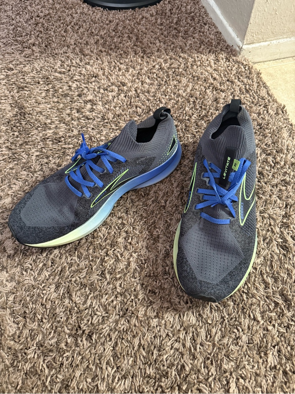 Brooks Men's Black Running Shoes with Blue Laces and Lime Accents
